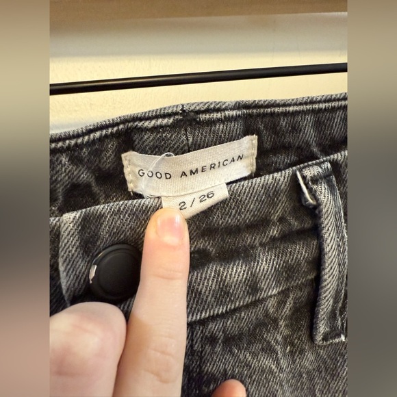 GOOD AMERICAN BLACK MOM JEANS SIZE
2/26" EUC - Picture 6 of 10